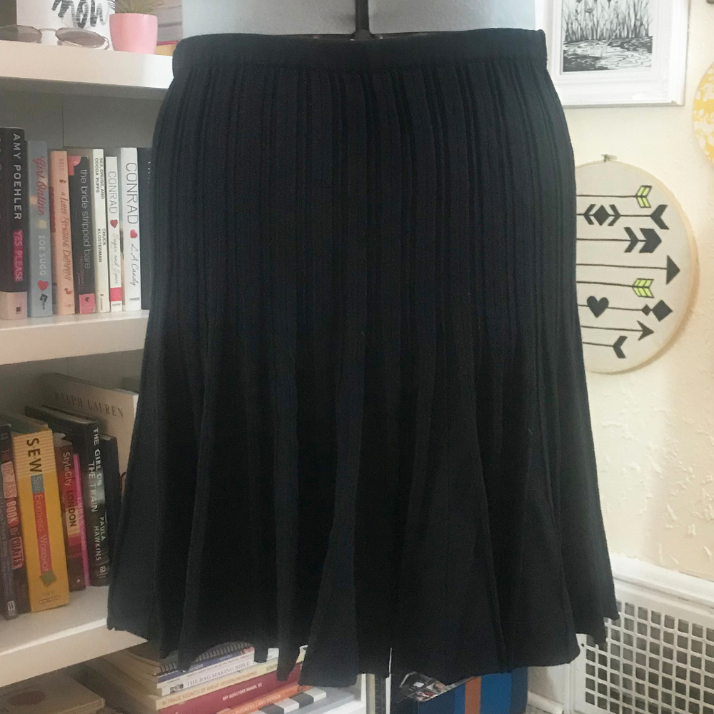 Black Pleated Knit Skirt